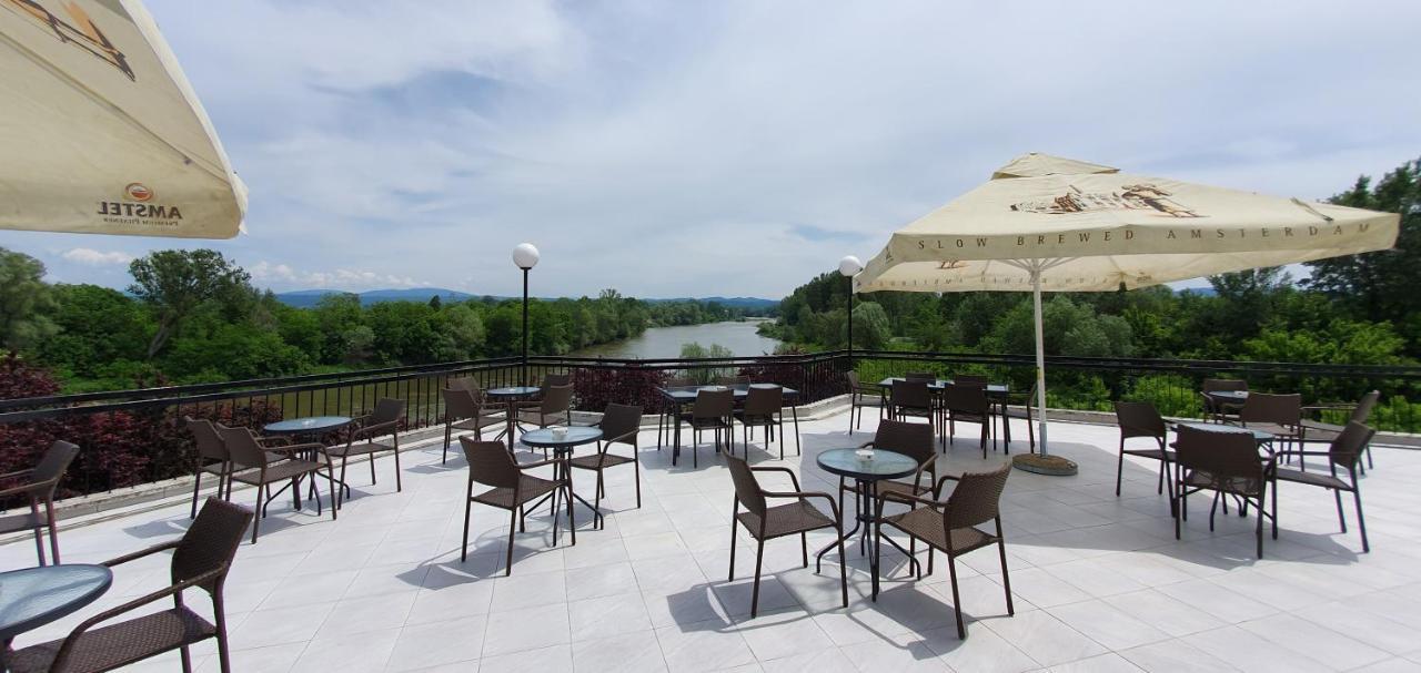 Hotel Plaza à Varvarin Extérieur photo