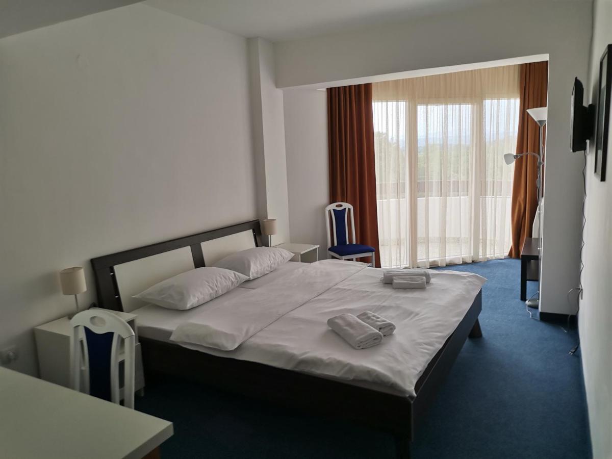 Hotel Plaza à Varvarin Extérieur photo