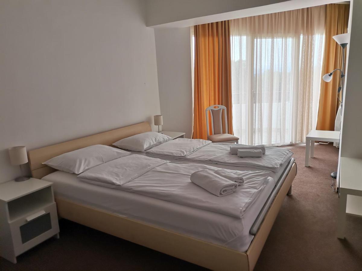 Hotel Plaza à Varvarin Extérieur photo