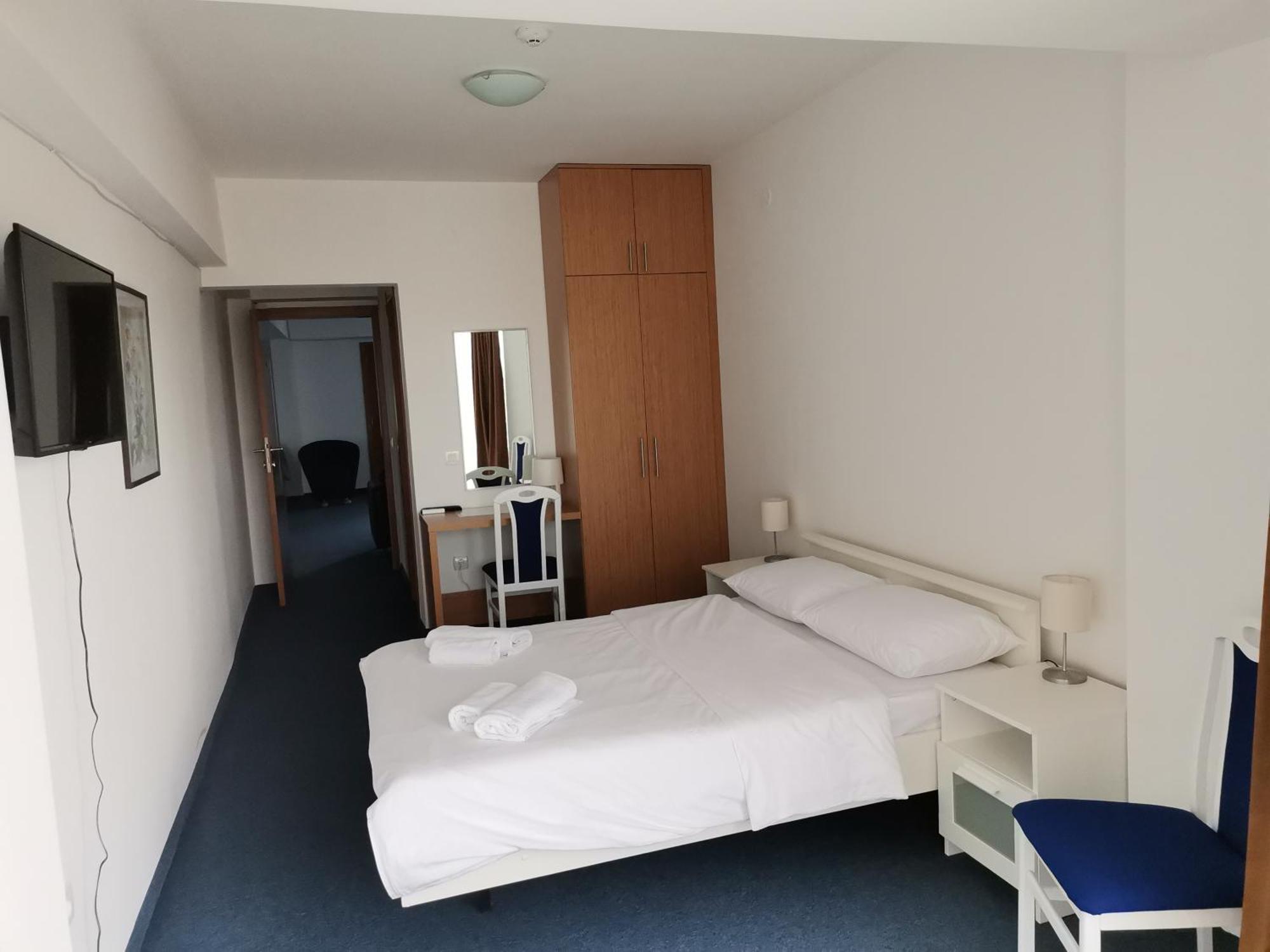 Hotel Plaza à Varvarin Extérieur photo